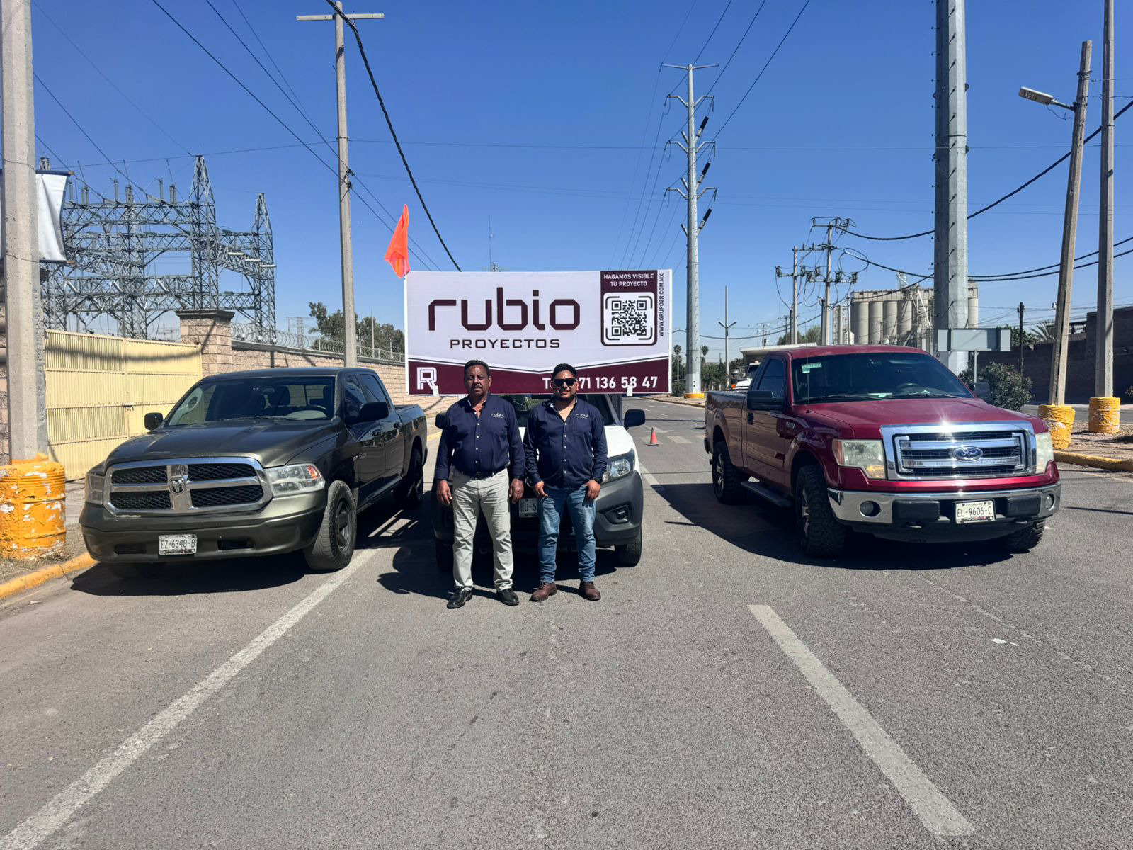 Edificio moderno corporativo con fachada de vidrio